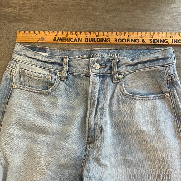 American Eagle Relaxed Mom Jeans Busted Knees 6 Light Wash - Picture 12 of 13